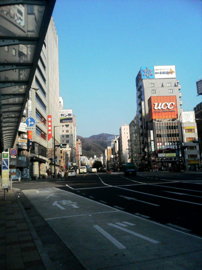 �R���ڂ̑O�ɔ����Ă܂��I���傤�ǎR�̘[�����肪�V�_�ˉw