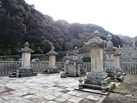 長府毛利家墓所（功山寺内）