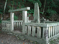 繁沢元氏の墓